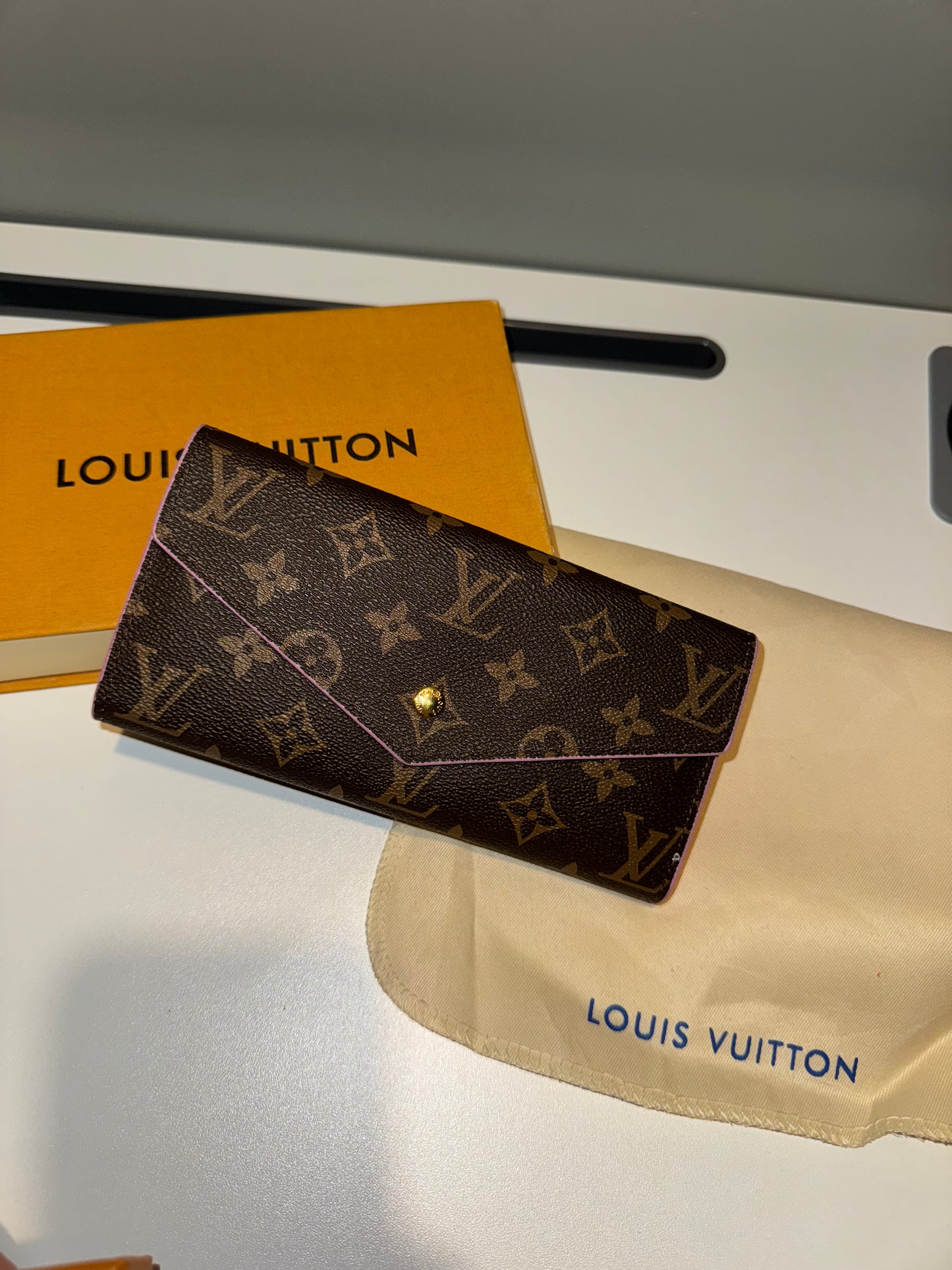 ELVee long wallet