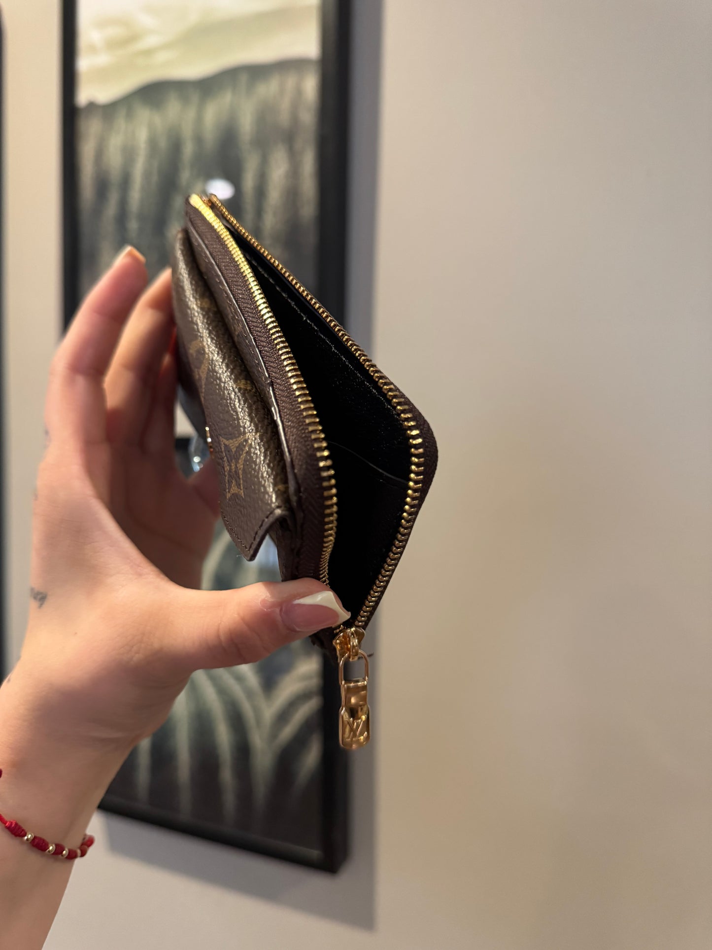 ELVee chain wallet