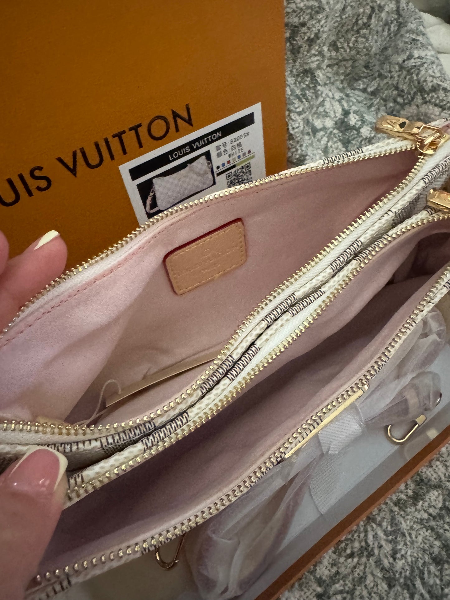 ELVee pochette liv