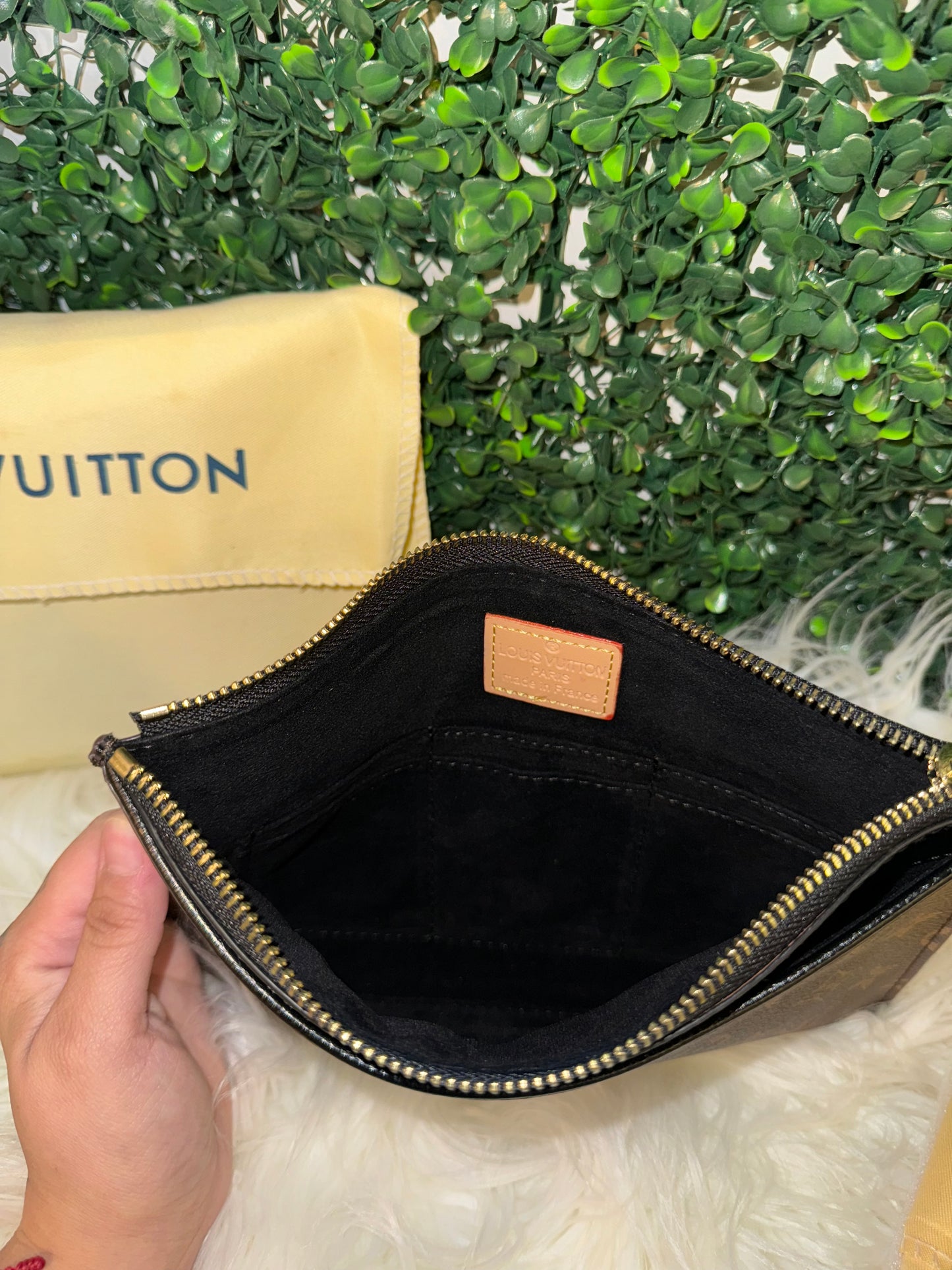 Wristlet pouch