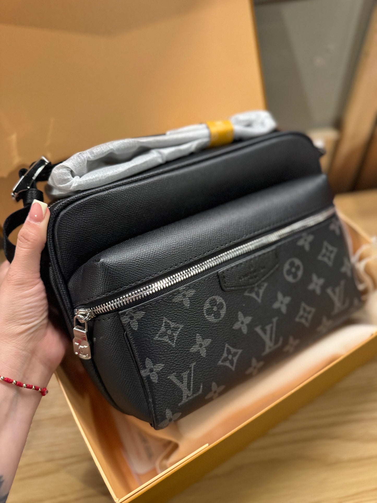 ELVee messenger bag