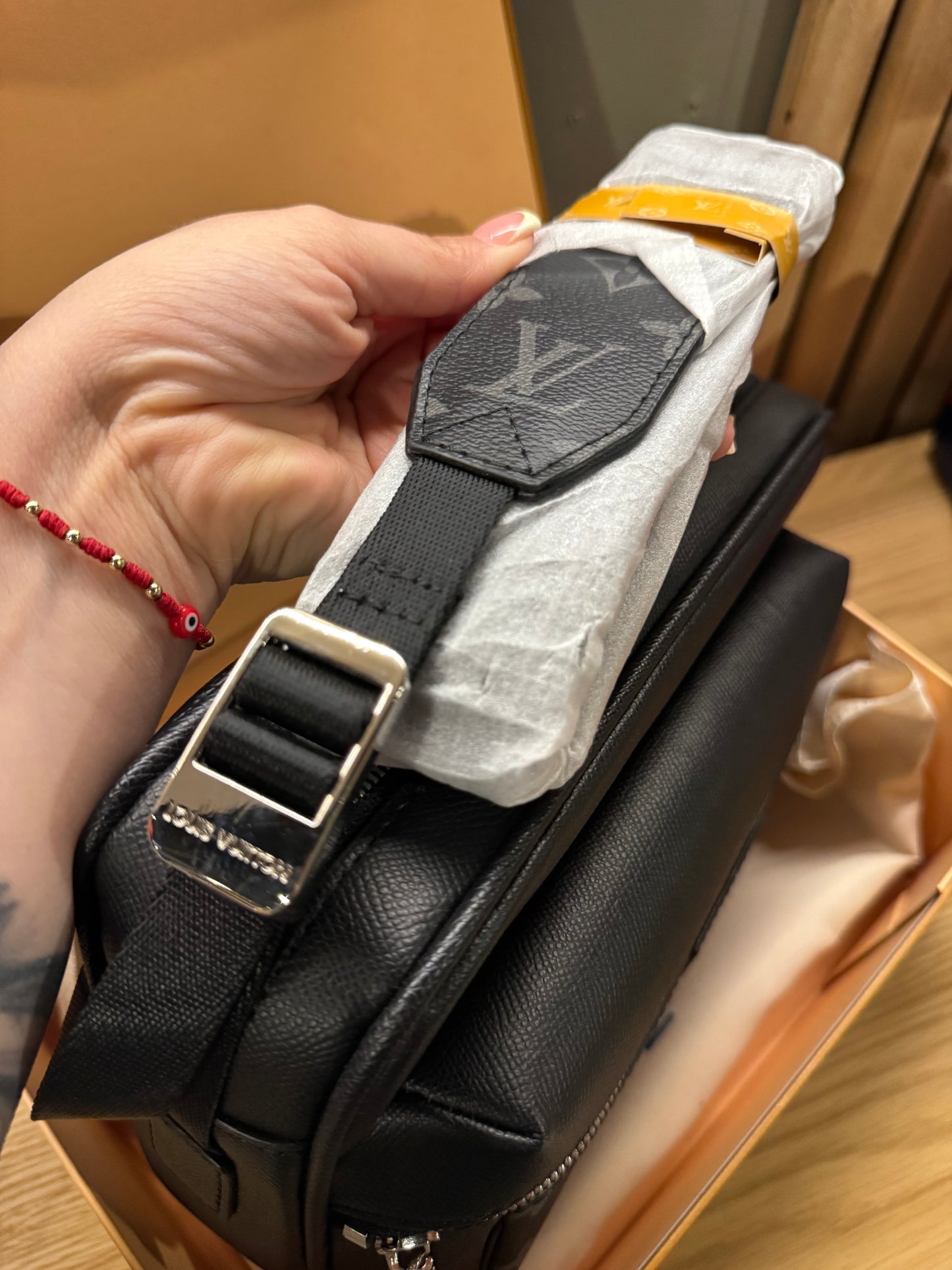 ELVee messenger bag
