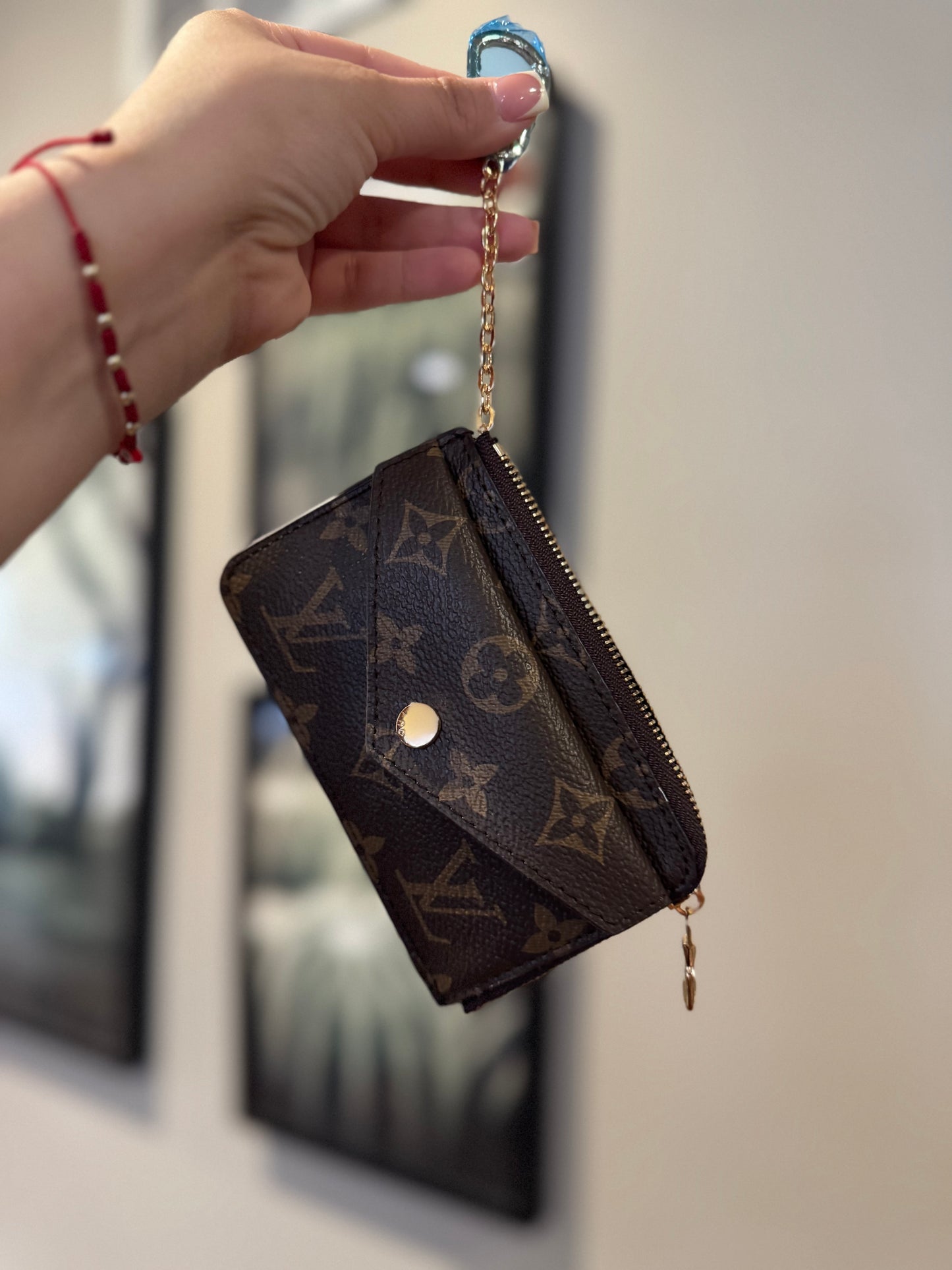 ELVee chain wallet