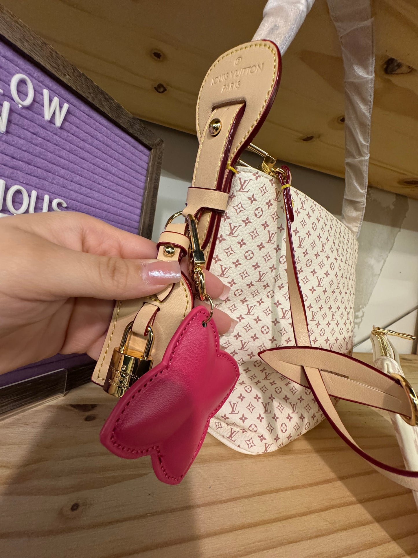 ELVee pink hoboo