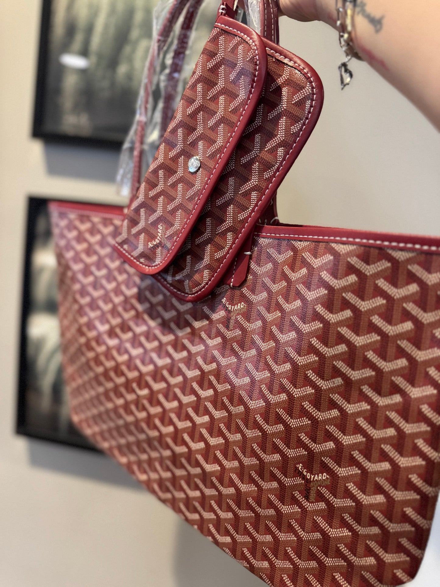 Goyarrd maroon
