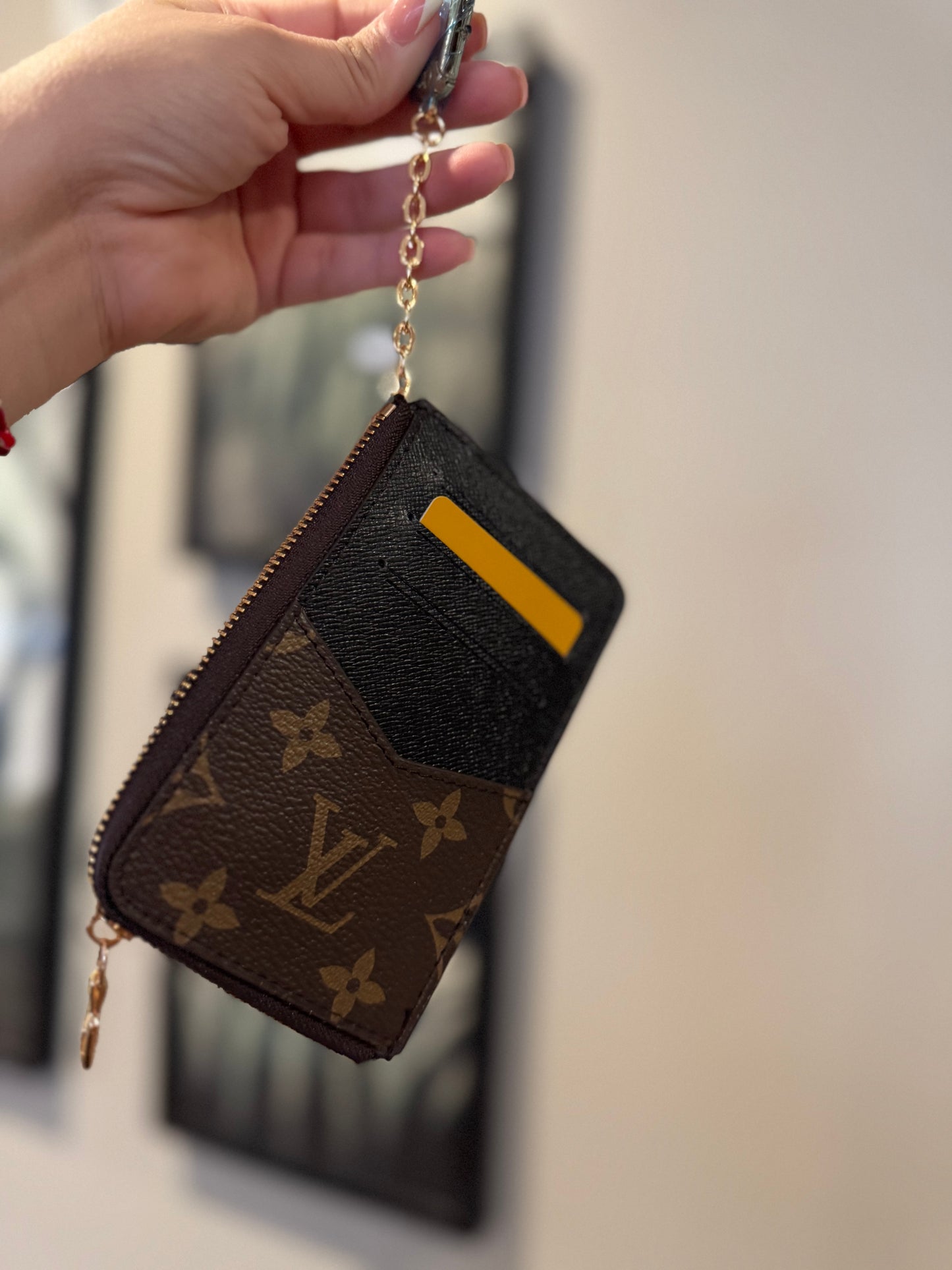 ELVee chain wallet