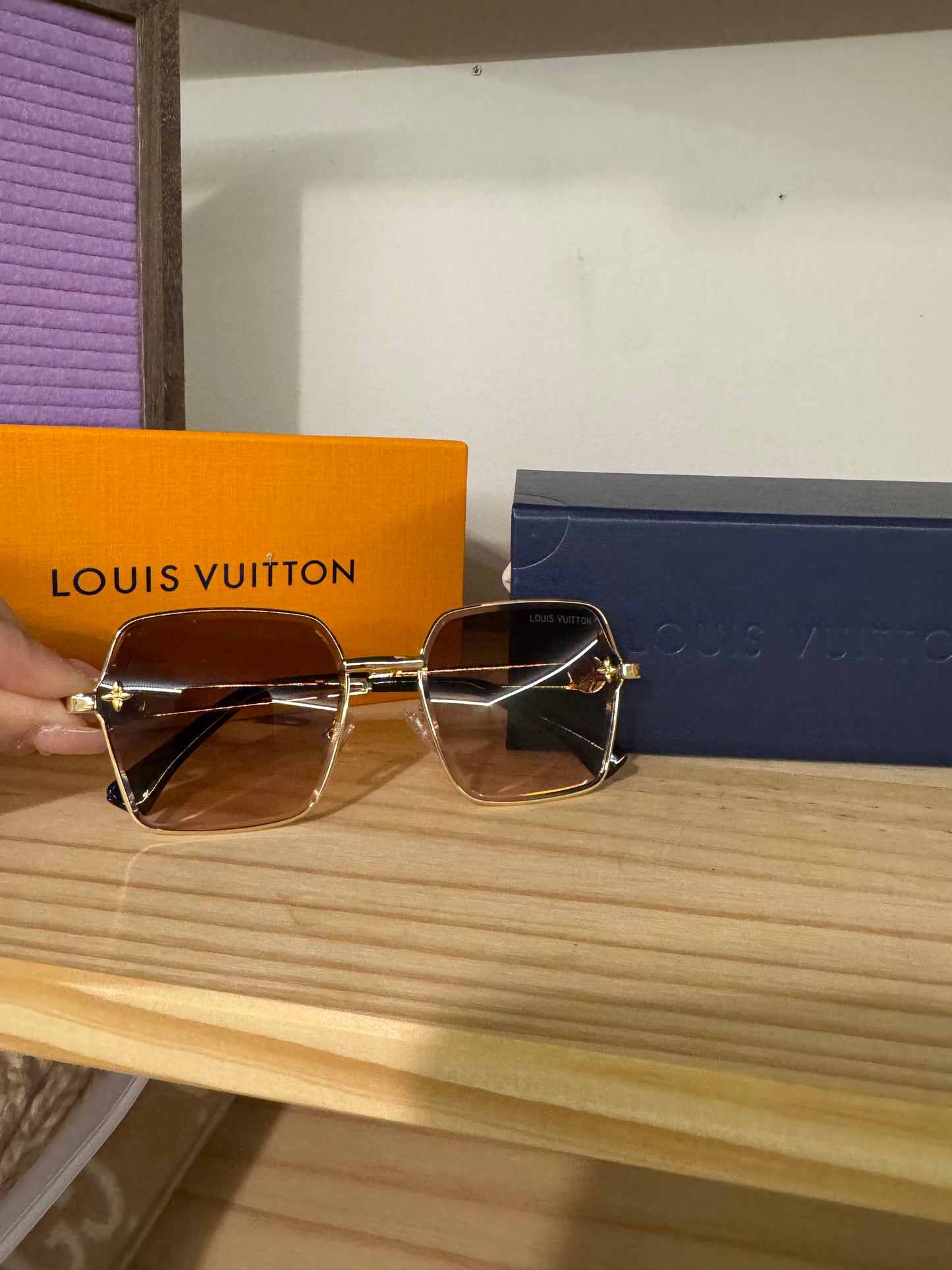 LV 31 brown