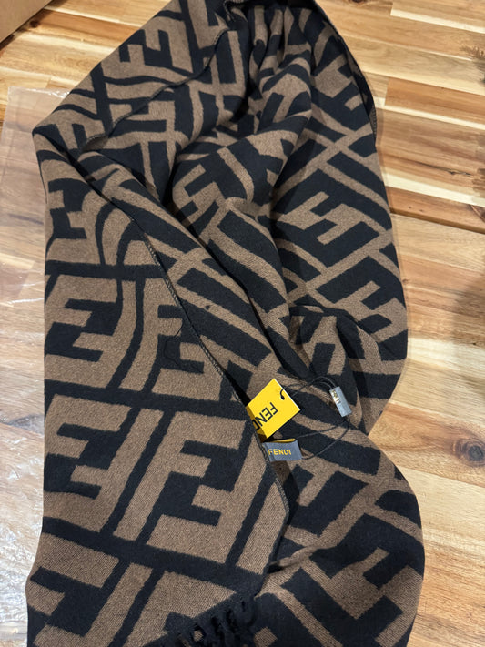 Fend scarf